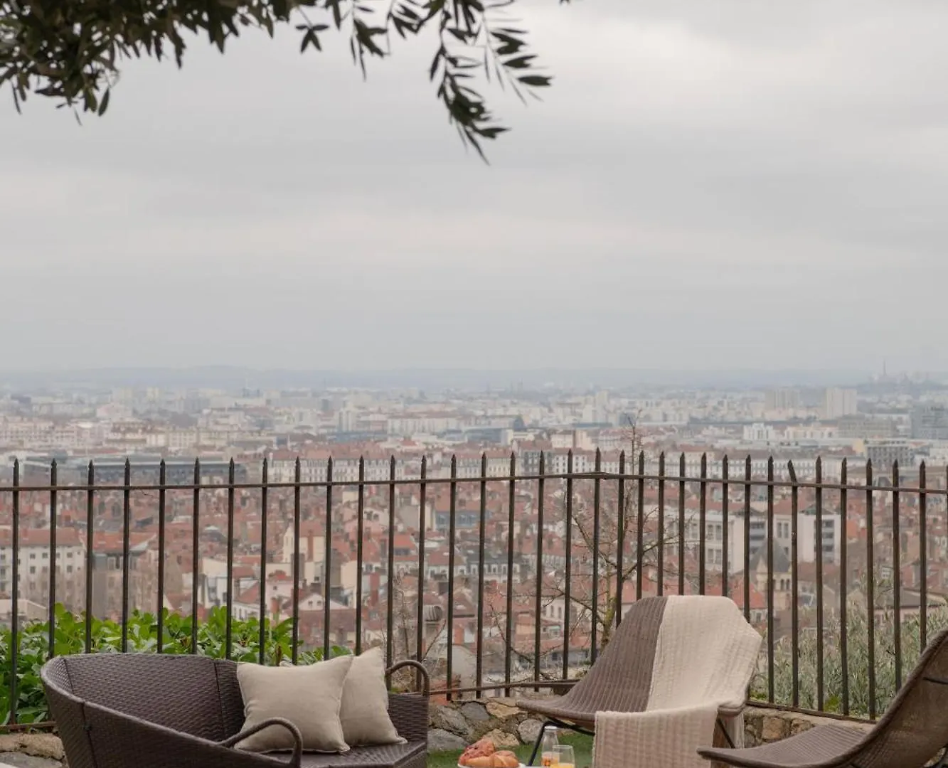 Mihotel Le Gourguillon Lyon France