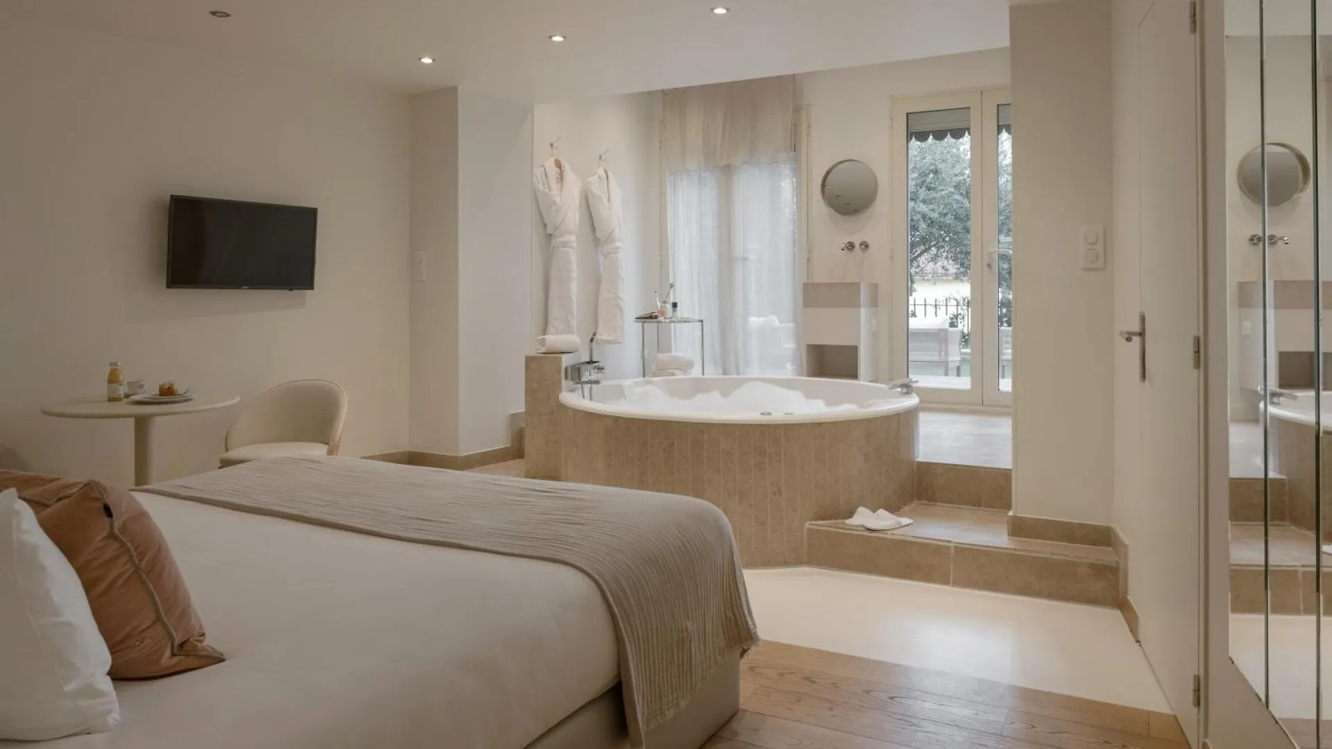 Mihotel Le Gourguillon Lyon 2*,
