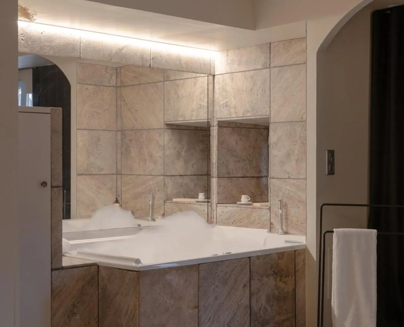 Mihotel Le Gourguillon Lyon Hotel