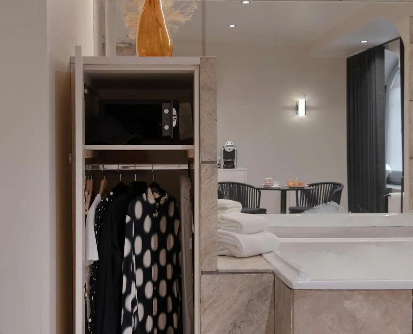** Hotel Mihotel Le Gourguillon Lyon France