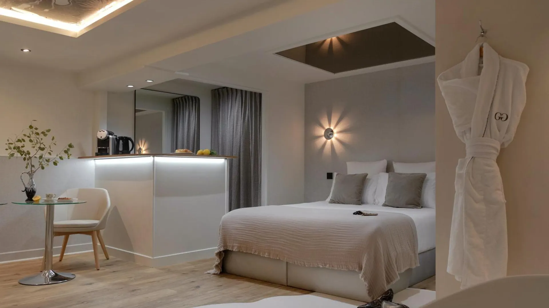 Mihotel Le Gourguillon Lyon France