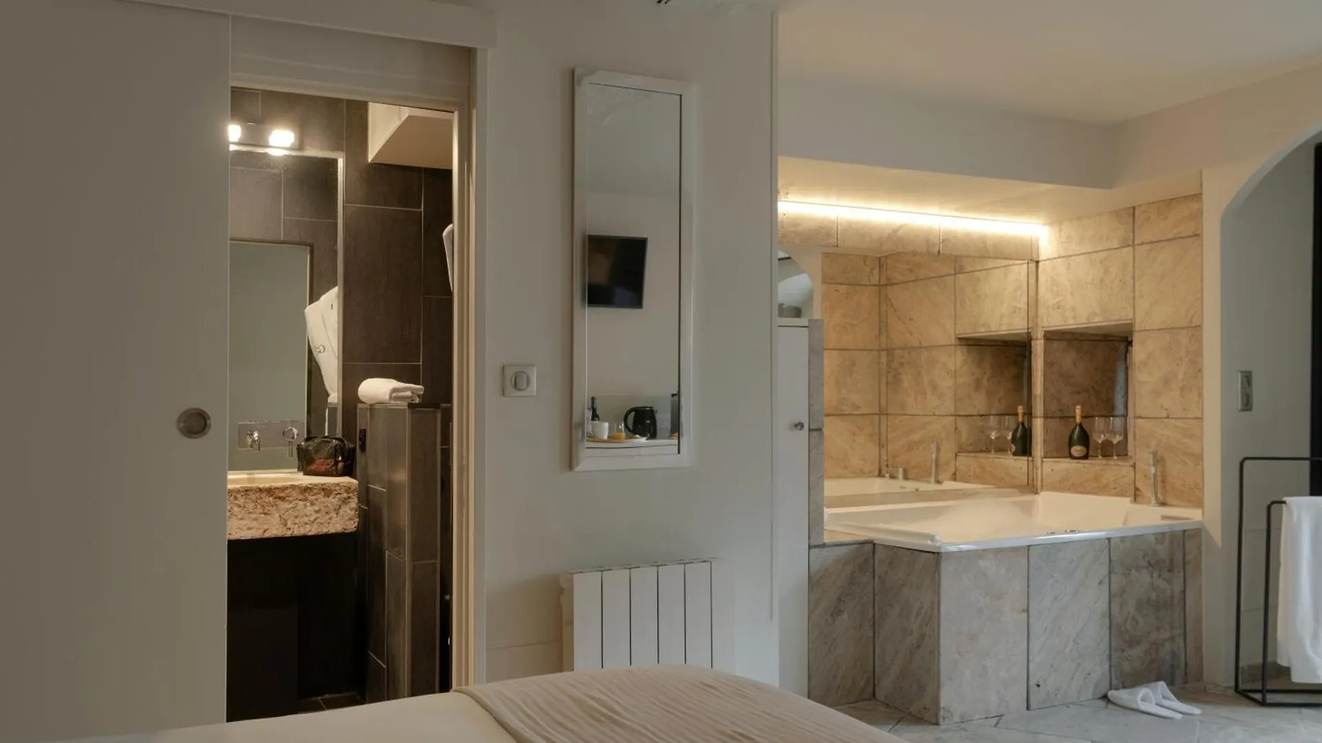 Mihotel Le Gourguillon Lione Francia
