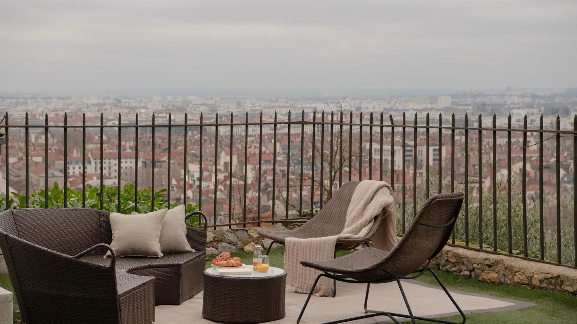 Mihotel Le Gourguillon Lyon Hotel