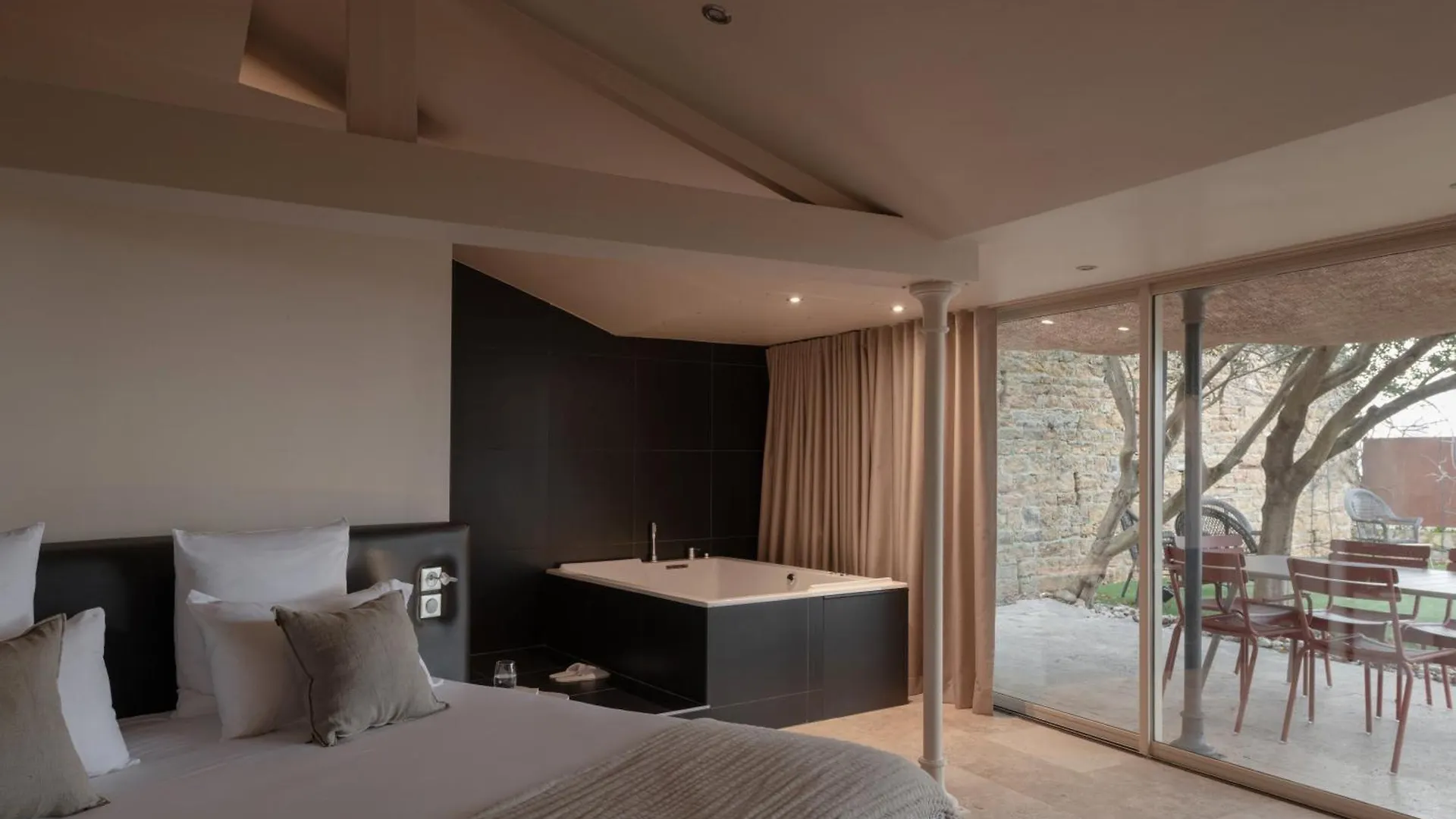 ** Hotel Mihotel Le Gourguillon Lyon France