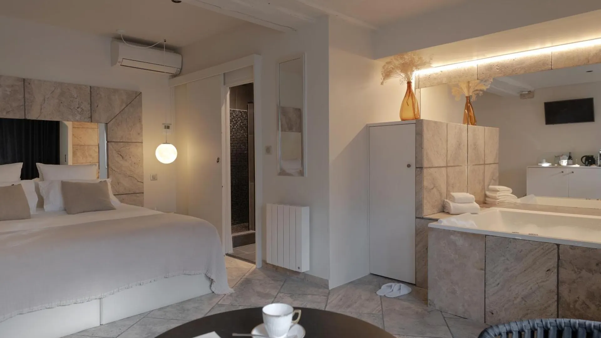 Mihotel Le Gourguillon Lyon France