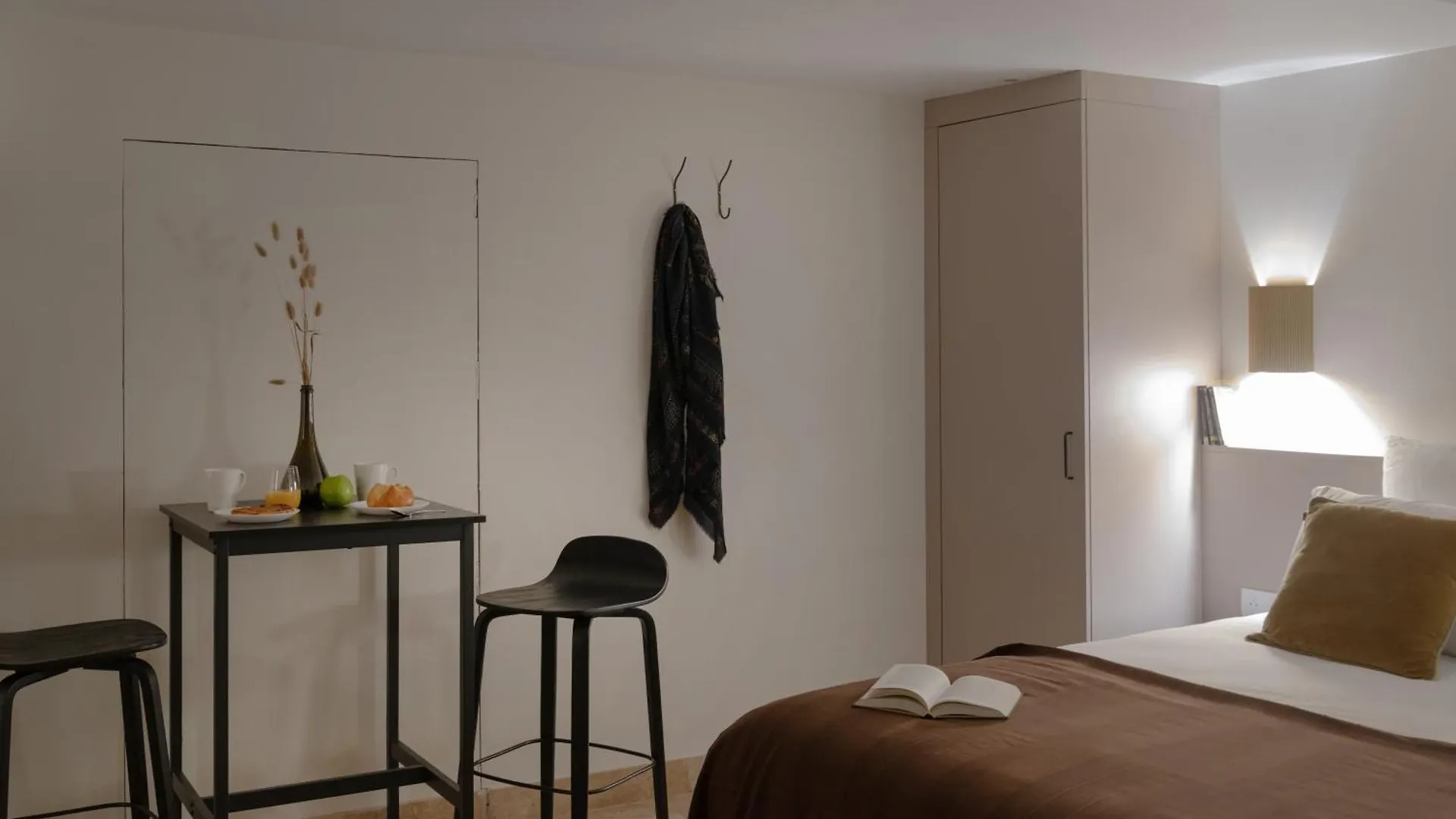 ** Hotel Mihotel Le Gourguillon Lyon France