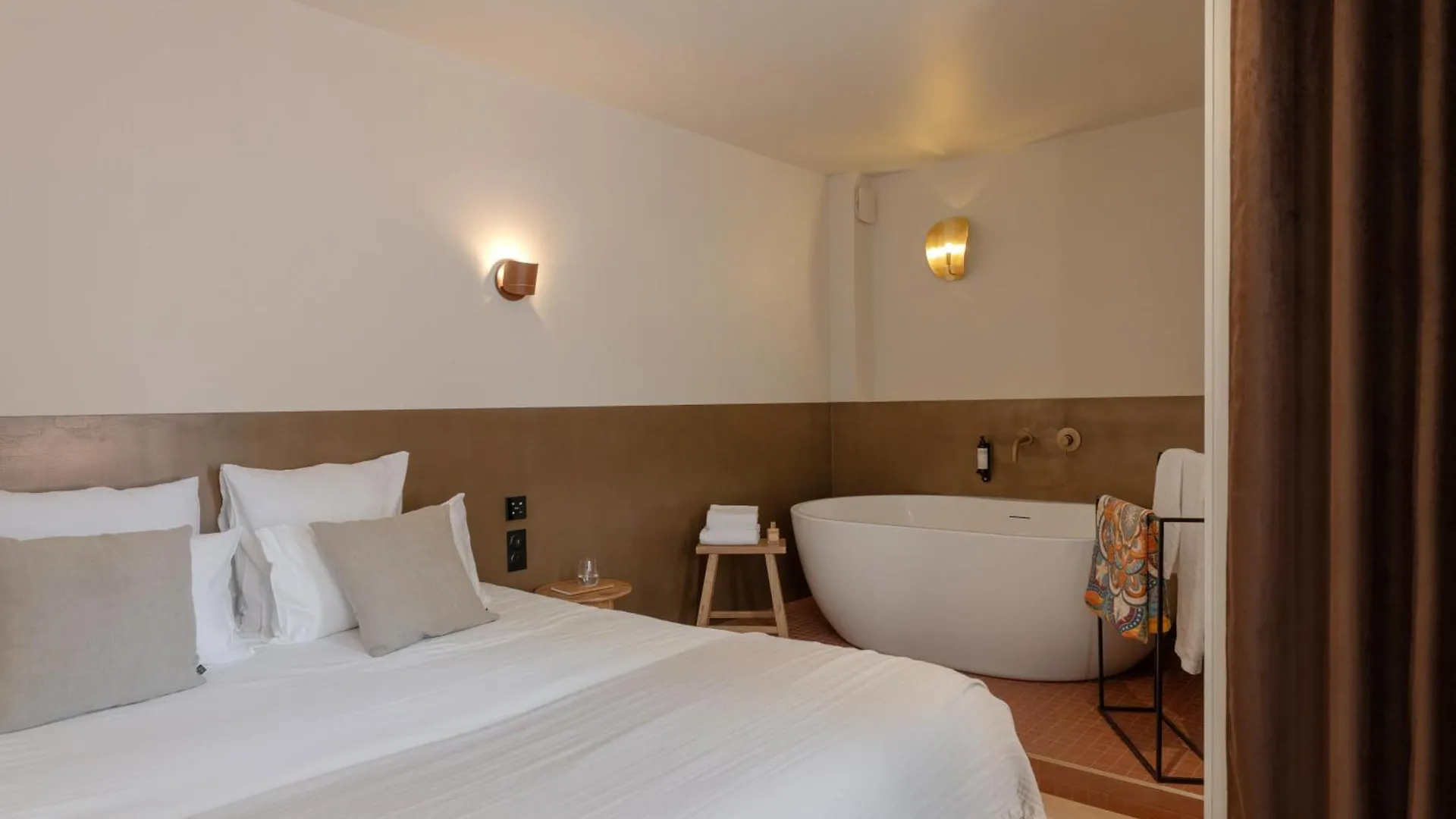 Mihotel Le Gourguillon Lyon 2*,